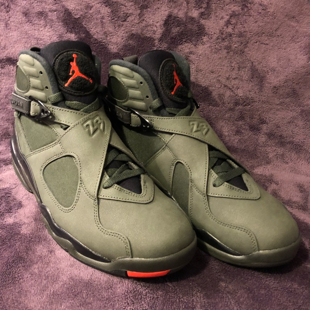 DEADSTOCK JORDAN 8 RETRO
